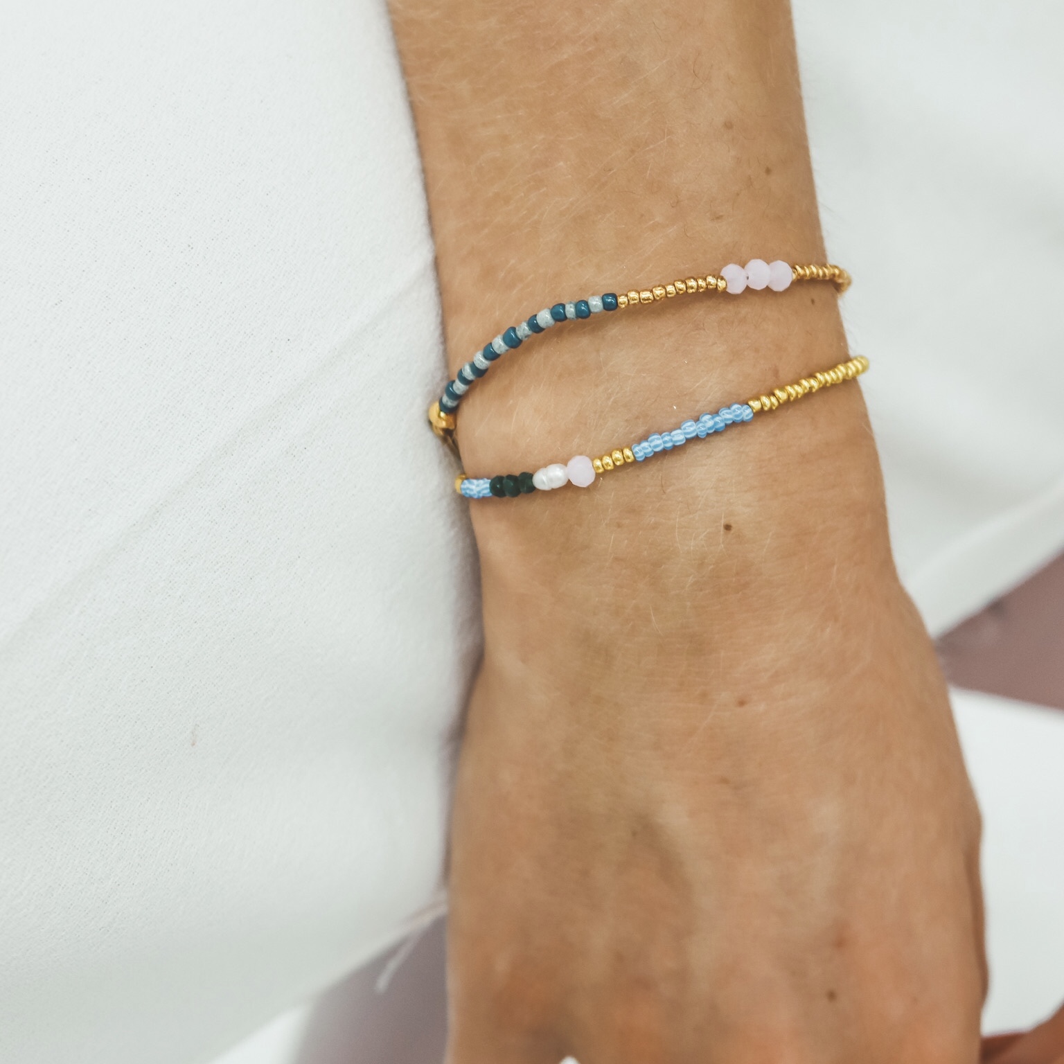Blue striped beads bracelet gold
